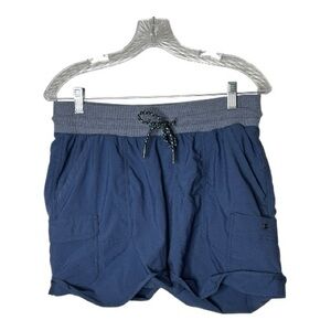 Columbia women’s blue Cargo Shorts